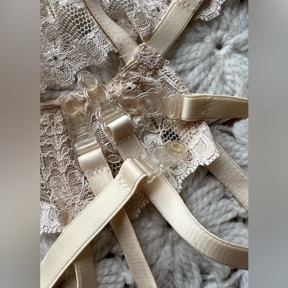 Lily of France Paris Nights Vintage Ivory Lace Garter Belt NWT - Picture 8 of 9